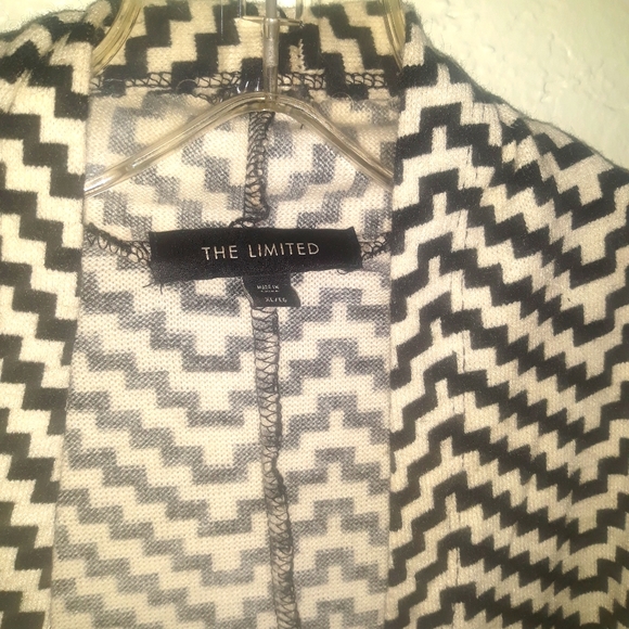 Black and White hankerchife Cardigan - Picture 2 of 4